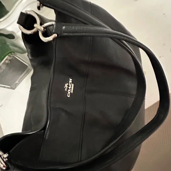 Coach Black Leather Shoulder Bag with Pebbled Texture - Picture 3 of 14